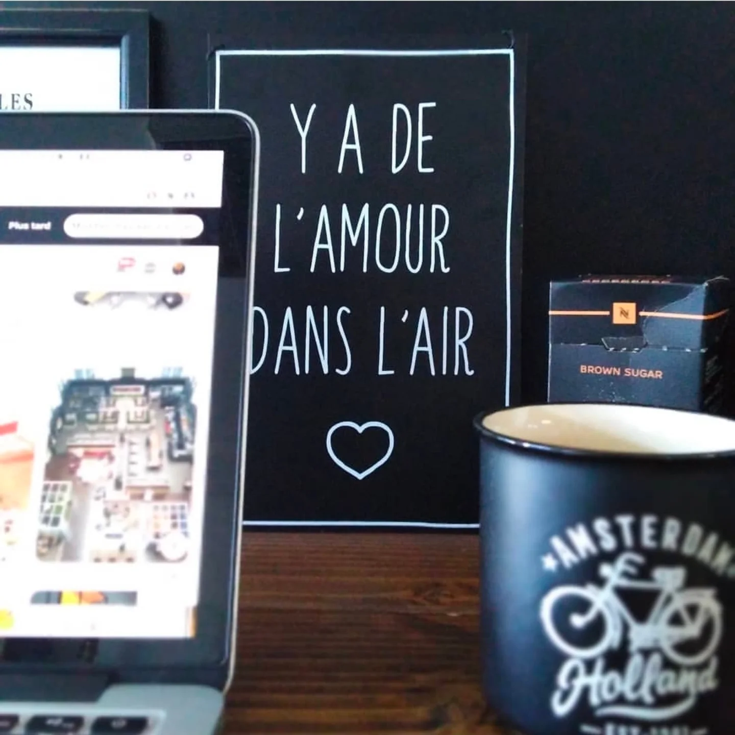 publication Instagram agence de design paris spécialisée en branding, création graphique, graphisme et packaging